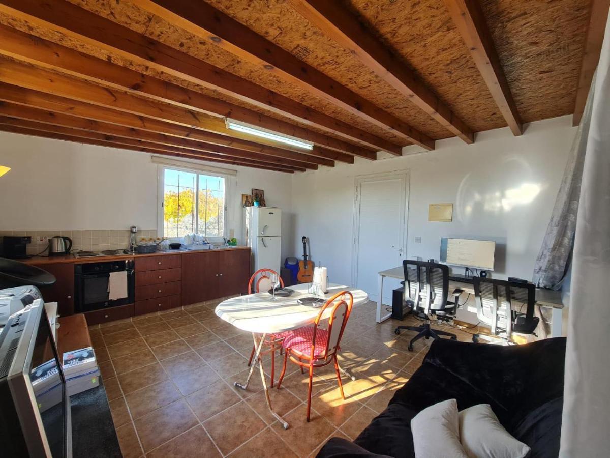 Koloni Spacious Studio In Yeroskipou מראה חיצוני תמונה