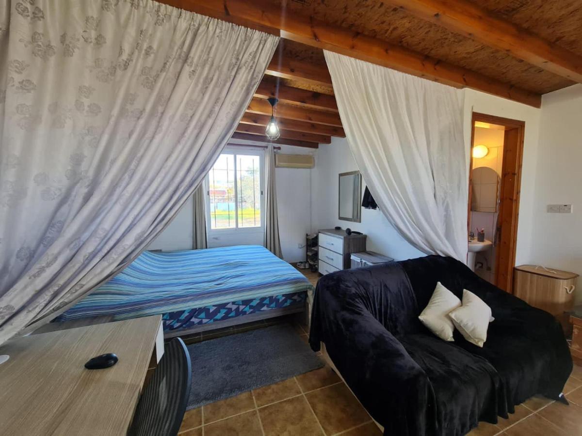 Koloni Spacious Studio In Yeroskipou מראה חיצוני תמונה
